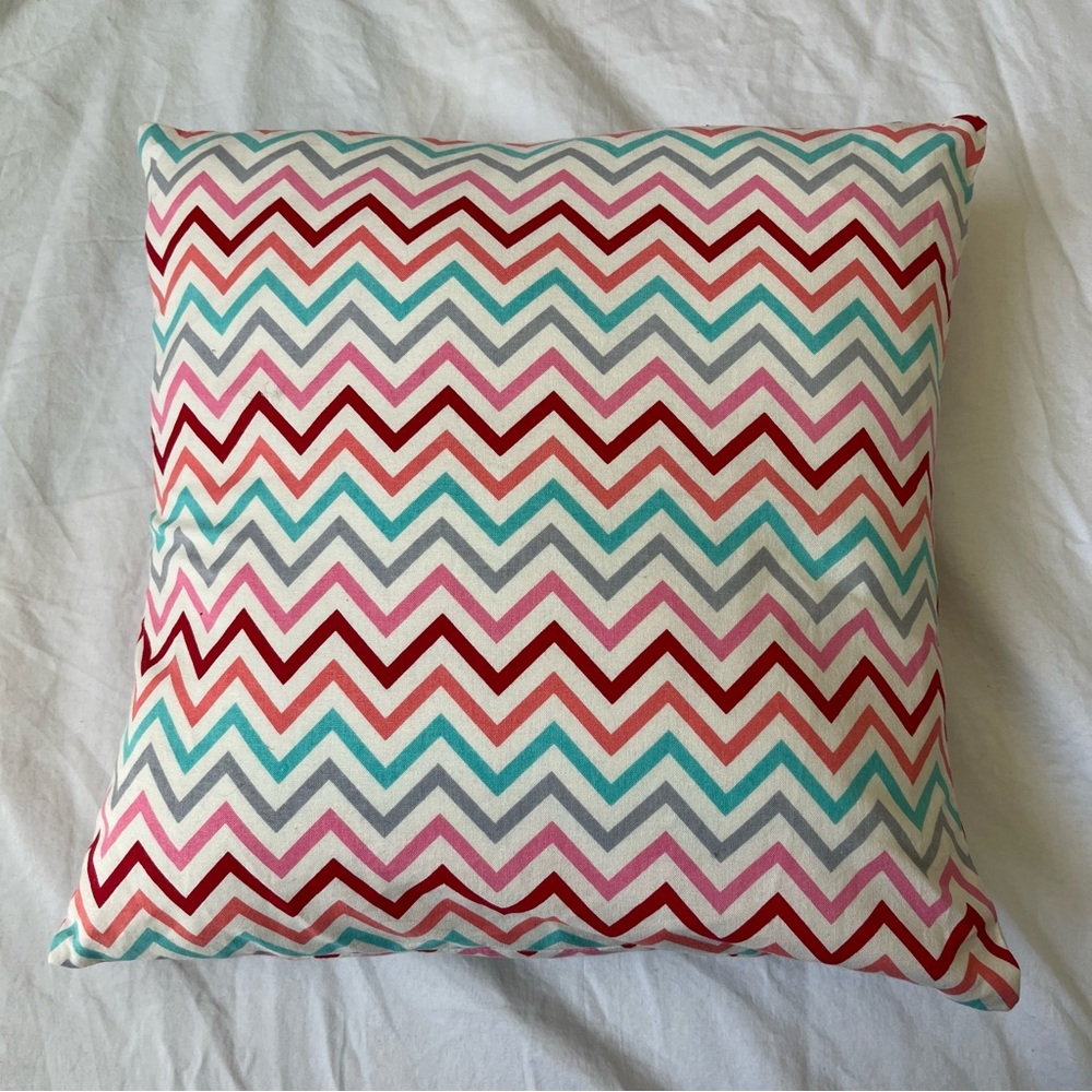 🪸multicolored chevron throw pillow🪸